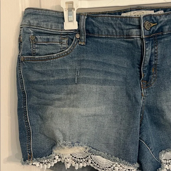 Torrid denim shorts light wash, distressing, hem white crochet or lace trim - Picture 6 of 8